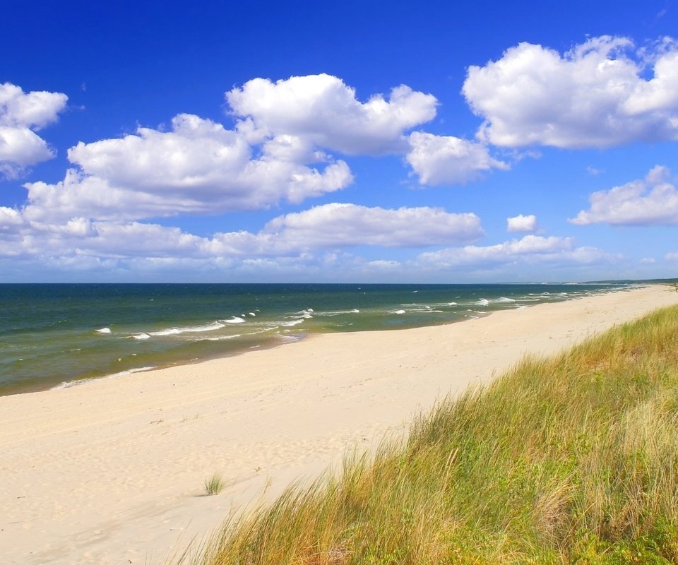 Обои небо, облака, волны, песок, пляж, the sky, clouds, wave, sand, beach разрешение 1920x1080 Загрузить