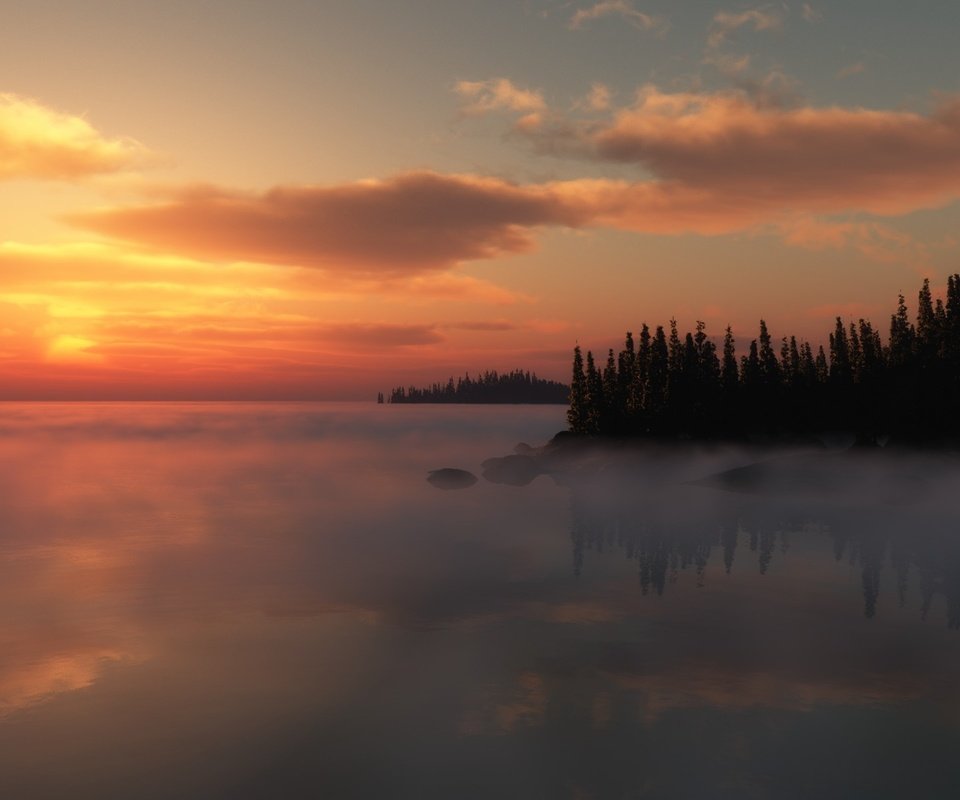 Обои небо, облака, деревья, озеро, закат, туман, горизонт, the sky, clouds, trees, lake, sunset, fog, horizon разрешение 1920x1200 Загрузить