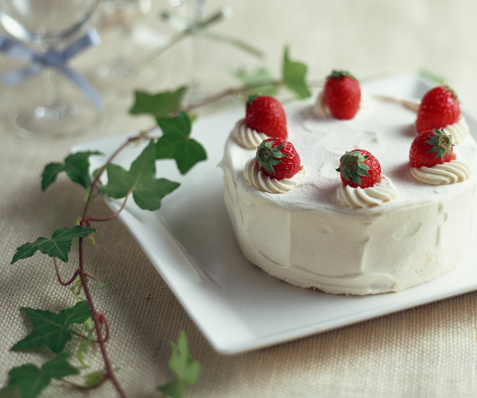 Обои крем для торта, клубника, десерт, пироженное, cream cake, strawberry, dessert, cake разрешение 2950x2094 Загрузить