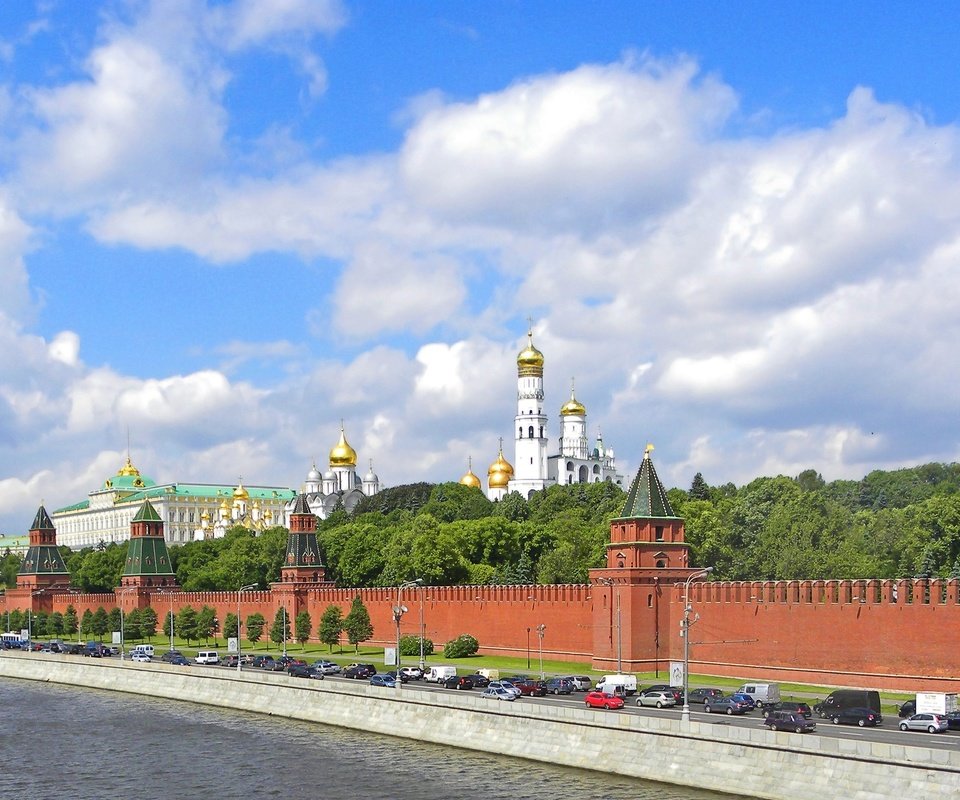 Обои дорога, река, москва, кремль, панорама, road, river, moscow, the kremlin, panorama разрешение 4000x1898 Загрузить