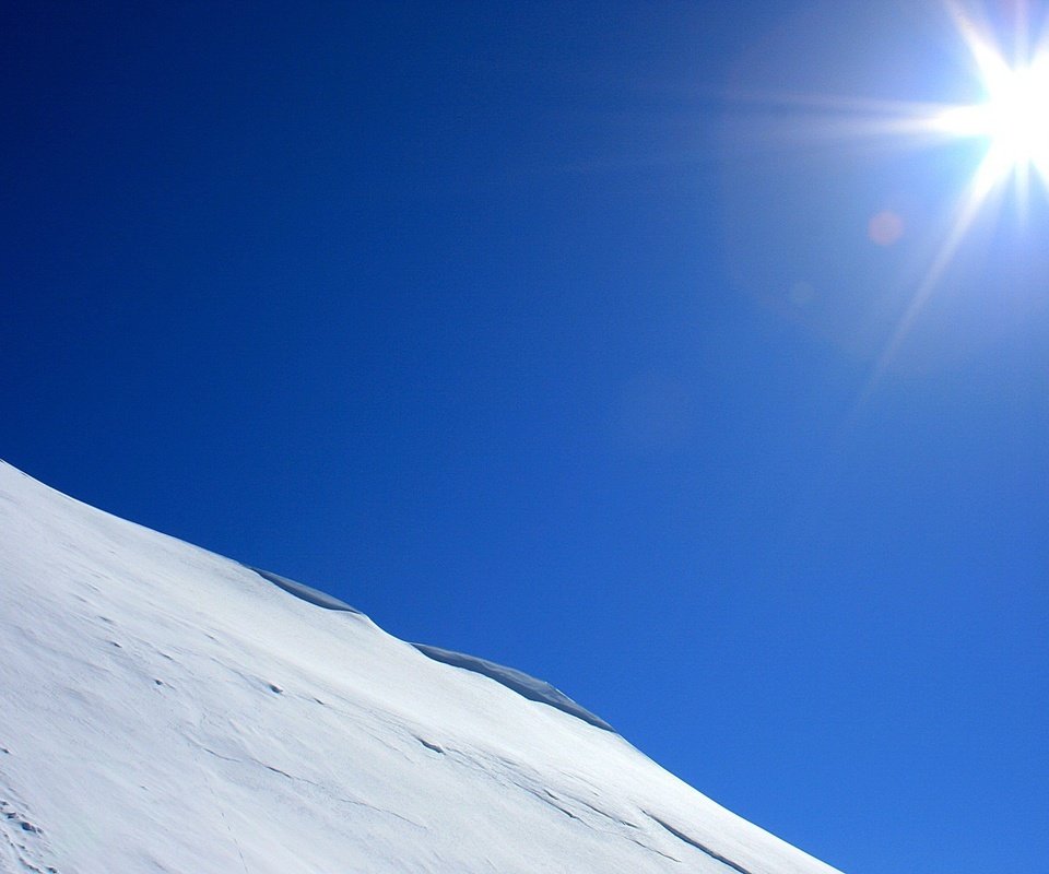Обои солнце, снег, синий, склон, the sun, snow, blue, slope разрешение 1920x1200 Загрузить
