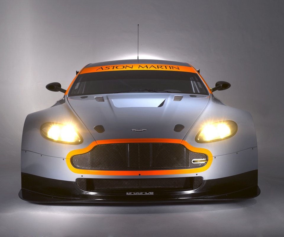 Обои астон мартин, aston martin разрешение 2048x1536 Загрузить