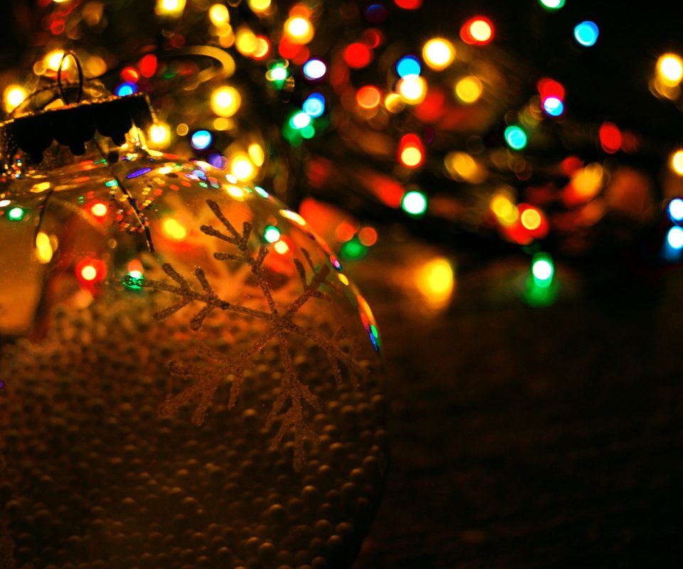 Обои огни, блики, шар, снежинка, lights, glare, ball, snowflake разрешение 3872x2592 Загрузить