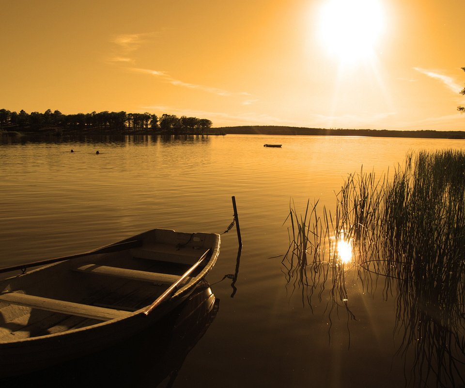 Обои озеро, природа, закат, лодка, lake, nature, sunset, boat разрешение 1920x1200 Загрузить