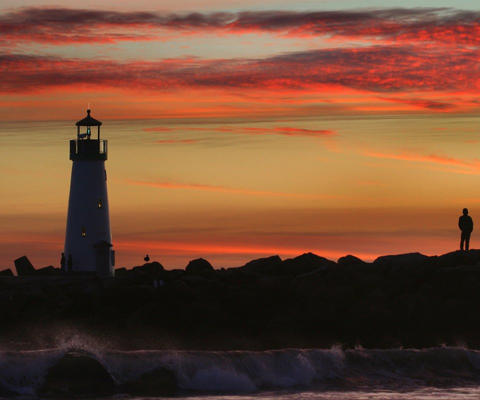 Обои закат, море, маяк, люди, sunset, sea, lighthouse, people разрешение 2560x1600 Загрузить