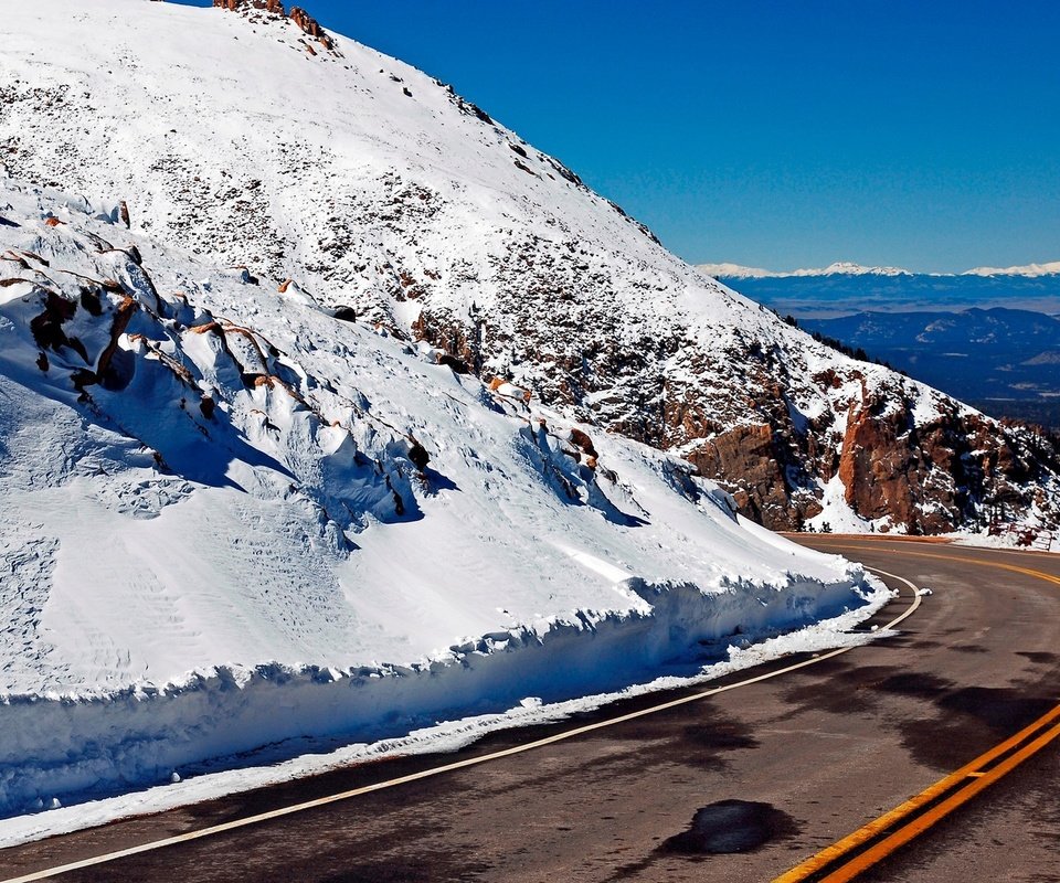 Обои дорога, горы, снег, разметка, road, mountains, snow, markup разрешение 1920x1200 Загрузить