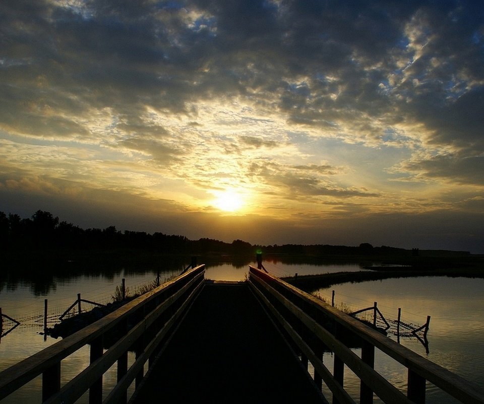 Обои река, природа, закат, пейзаж, деревянный мост, river, nature, sunset, landscape, wooden bridge разрешение 1920x1080 Загрузить