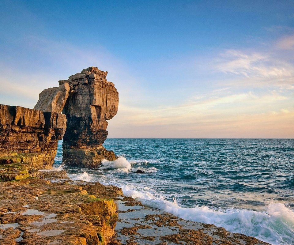 Обои небо, вода, скалы, природа, пейзаж, море, обрыв, the sky, water, rocks, nature, landscape, sea, open разрешение 1920x1200 Загрузить