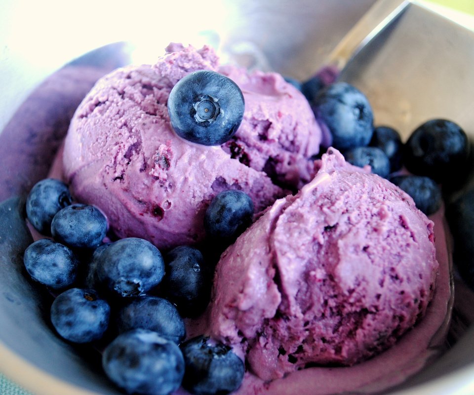 Обои мороженое, еда, ягоды, черника, сладость, десерт, ice cream, food, berries, blueberries, the sweetness, dessert разрешение 3678x2462 Загрузить