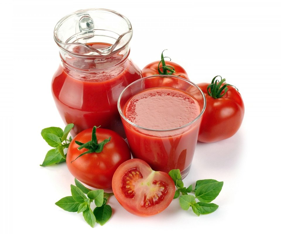 Обои белый фон, напитки, овощи, помидоры, томаты, томатный сок, white background, drinks, vegetables, tomatoes, tomato juice разрешение 1920x1200 Загрузить