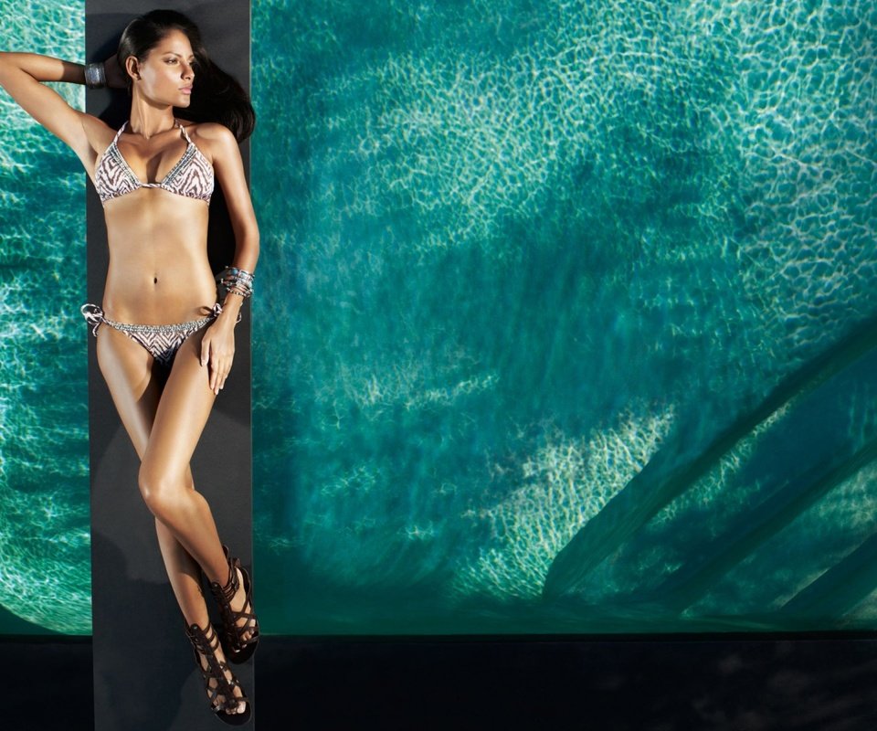 Обои девушка, модель, бассейн, купальник, эмануэла де паула, girl, model, pool, swimsuit, emanuela de paula разрешение 1920x1200 Загрузить