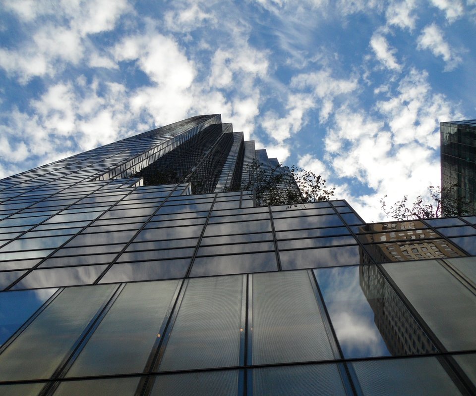 Обои небо, облака, отражение, нью-йорк, здание, the sky, clouds, reflection, new york, the building разрешение 4320x3193 Загрузить