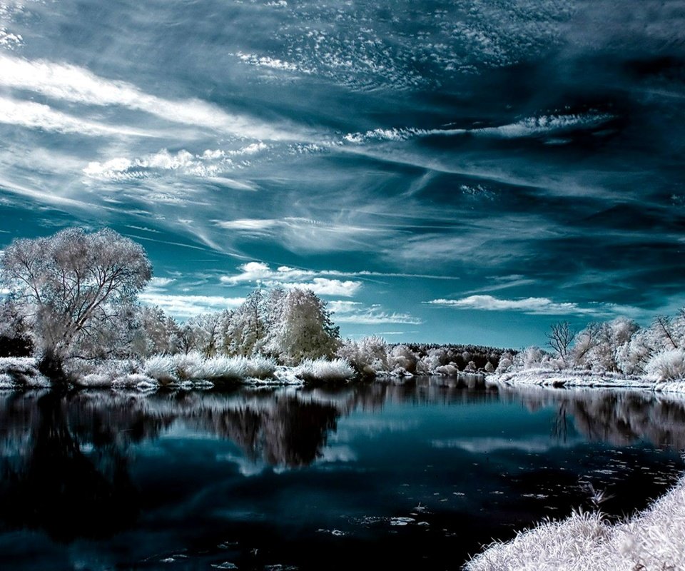 Обои деревья, озеро, снег, зима, отражение, иней, trees, lake, snow, winter, reflection, frost разрешение 2000x1500 Загрузить