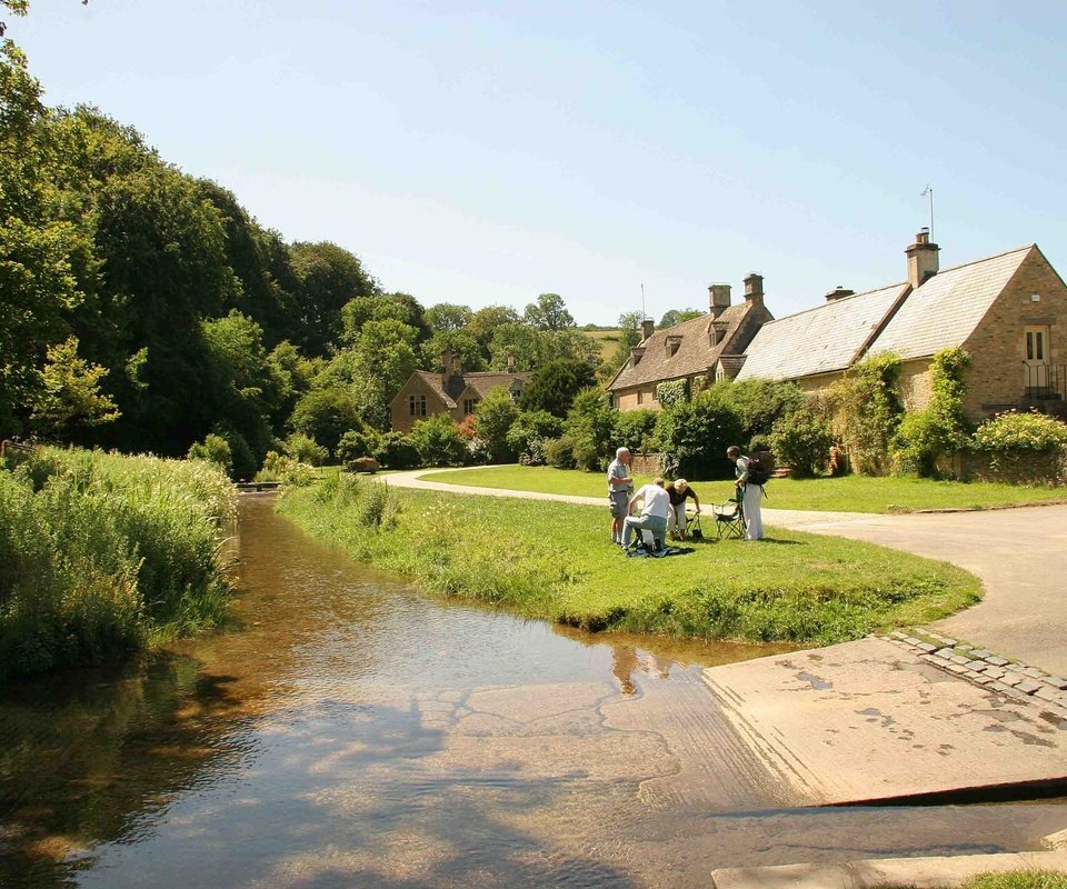 Обои ручей, люди, деревня, дома, англия, бибери, stream, people, village, home, england, bibury разрешение 3504x2336 Загрузить