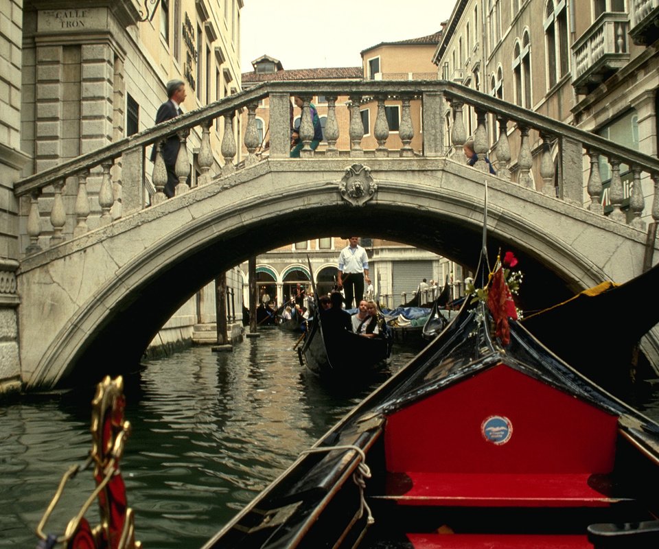 Обои мост, венеция, италия, гандолы, bridge, venice, italy, gandoli разрешение 2560x1600 Загрузить
