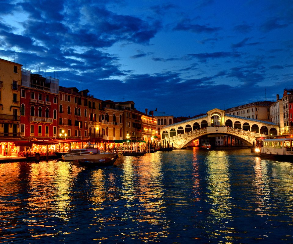 Обои облака, вода, вечер, венеция, канал, италия, гондолы, clouds, water, the evening, venice, channel, italy, gondola разрешение 2560x1600 Загрузить