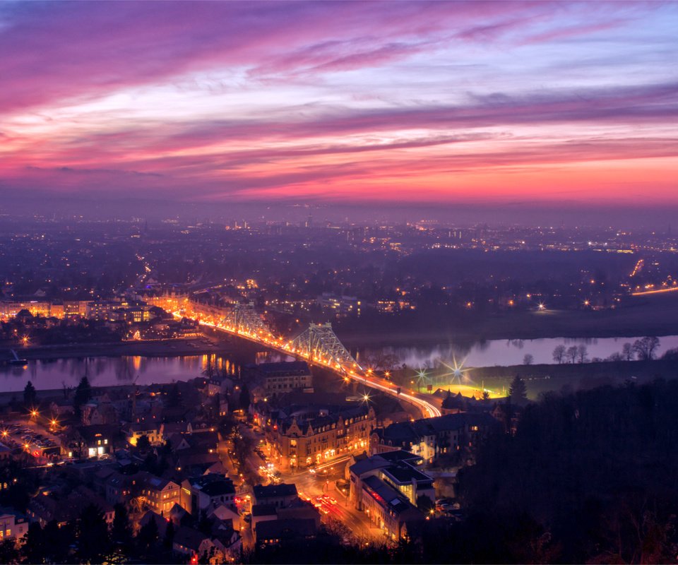 Обои огни, река, мост, вид сверху, подсветка, германия, дрезден, lights, river, bridge, the view from the top, backlight, germany, dresden разрешение 2048x1365 Загрузить