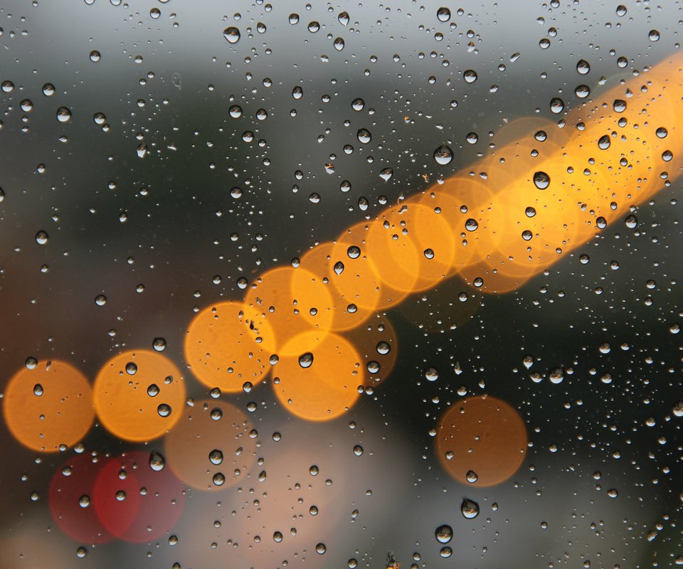 Обои огни, текстура, макро, капли, дождь, стекло, lights, texture, macro, drops, rain, glass разрешение 2560x1600 Загрузить