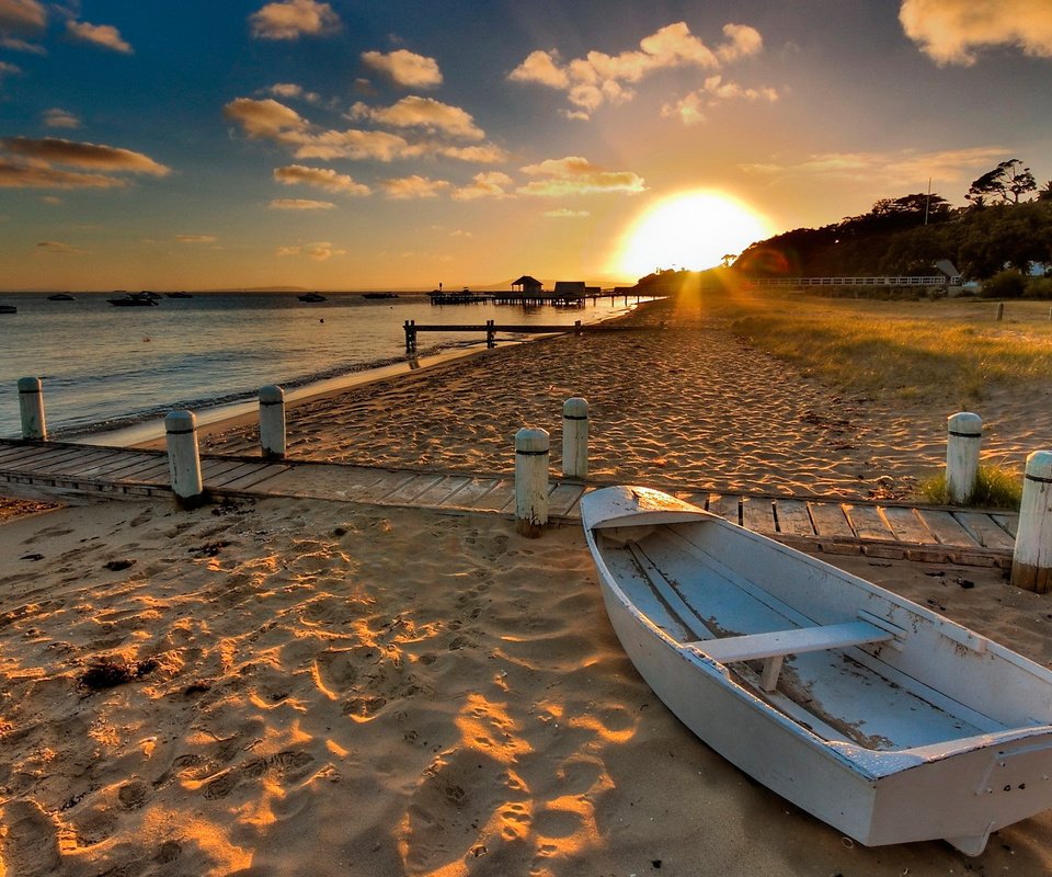 Обои вода, солнце, берег, закат, песок, пляж, лодка, water, the sun, shore, sunset, sand, beach, boat разрешение 1920x1080 Загрузить