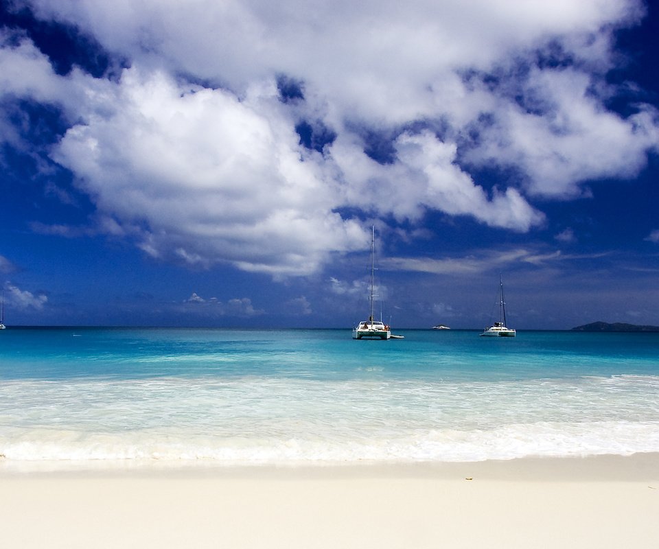 Обои песок, пляж, яхты, тропики, sand, beach, yachts, tropics разрешение 1920x1080 Загрузить
