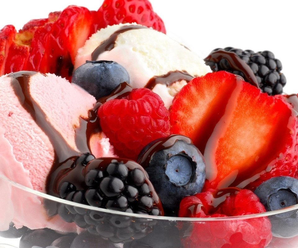 Обои малина, мороженое, клубника, черника, шоколад, сладкое, ежевика, raspberry, ice cream, strawberry, blueberries, chocolate, sweet, blackberry разрешение 1920x1200 Загрузить