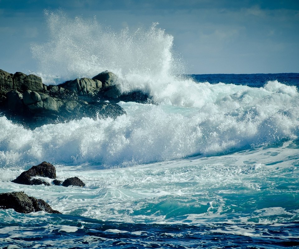 Обои вода, природа, камни, берег, волны, океан, water, nature, stones, shore, wave, the ocean разрешение 2560x1600 Загрузить