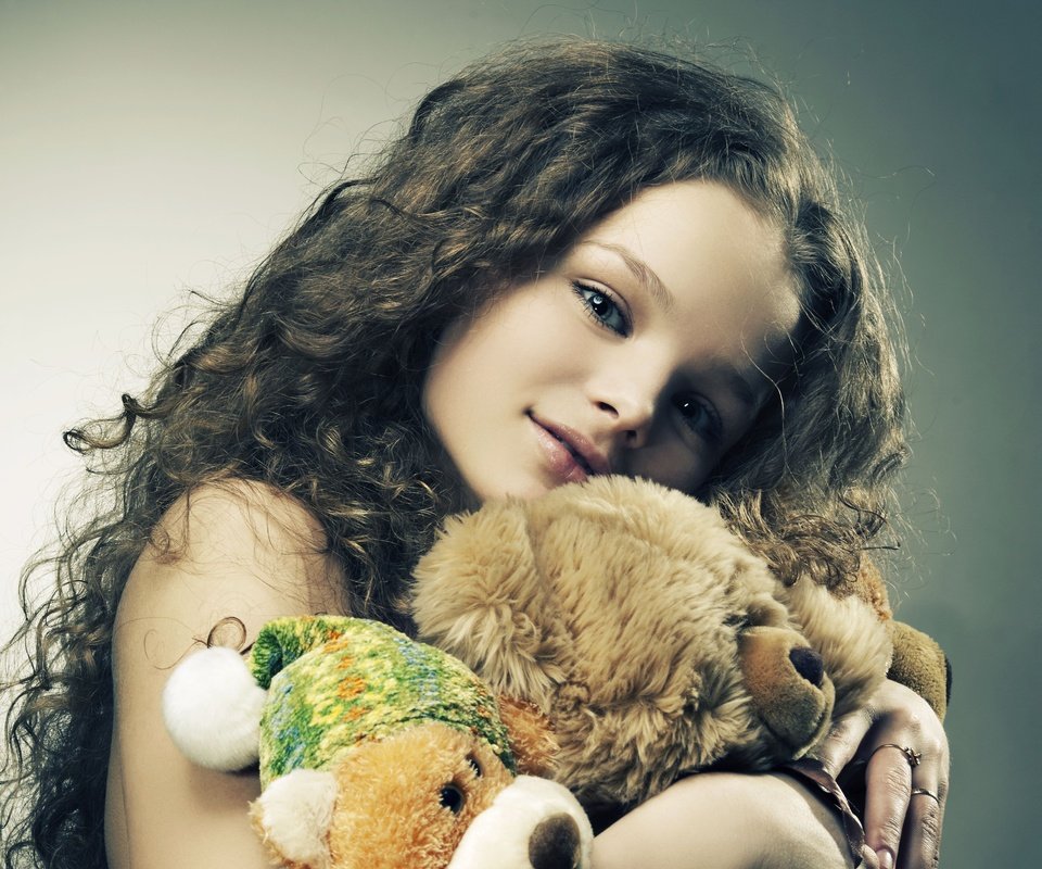Обои портрет, devochka, krasivaya, взгляд, plyushevye, плюшевый медведь, дети, девочка, игрушка, лицо, ребенок, длинные волосы, portrait, look, teddy bear, children, girl, toy, face, child, long hair разрешение 4181x3131 Загрузить