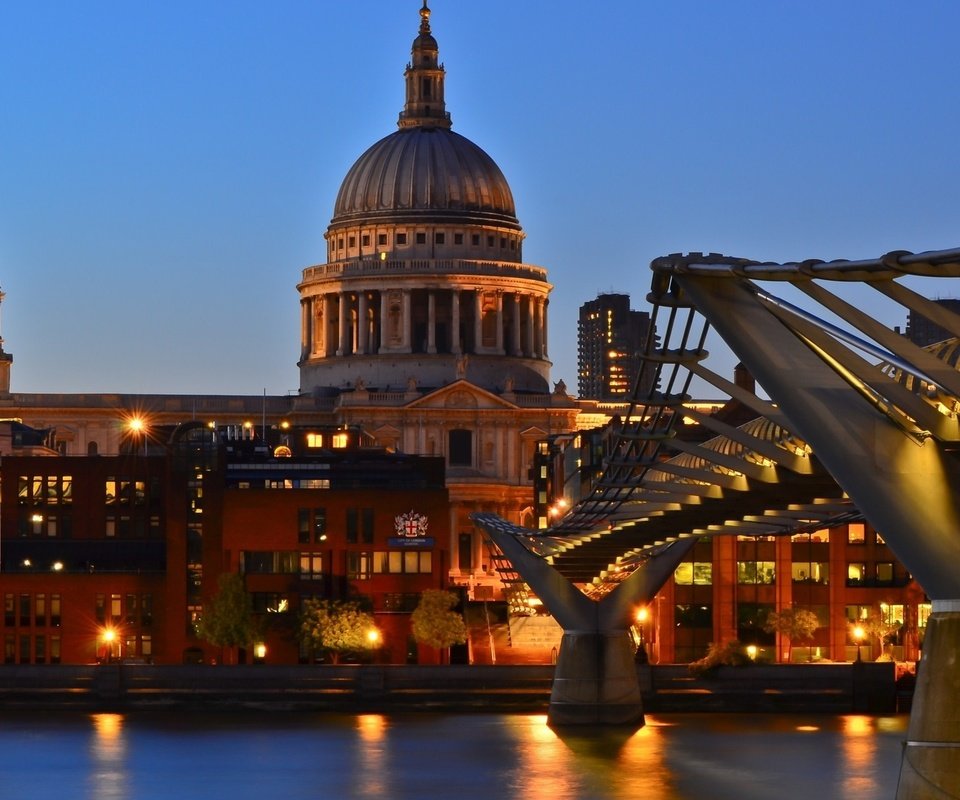 Обои великобритания, лондон, темза, англия, сумерки, st pauls cathedral, собор святого павла, мост тысячелетия, uk, london, thames, england, twilight, st. paul's cathedral, millennium bridge разрешение 1920x1080 Загрузить