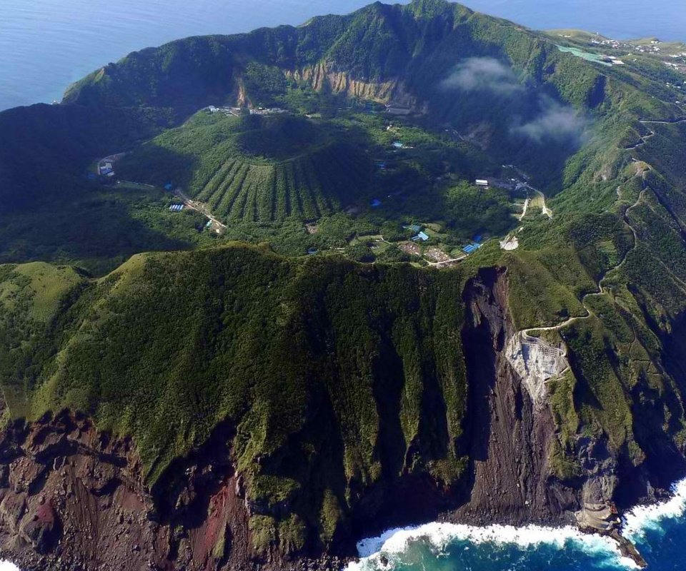 Обои япония, вулканический остров аогасима, japan, volcanic island aogashima разрешение 1920x1080 Загрузить