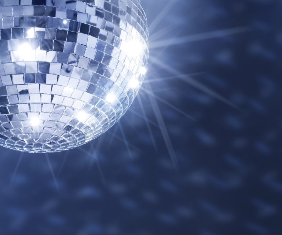 Обои музыка, диско, диско шар, блики от шара, зеркальный, music, disco, disco ball, the glare from the ball, mirror разрешение 1920x1080 Загрузить