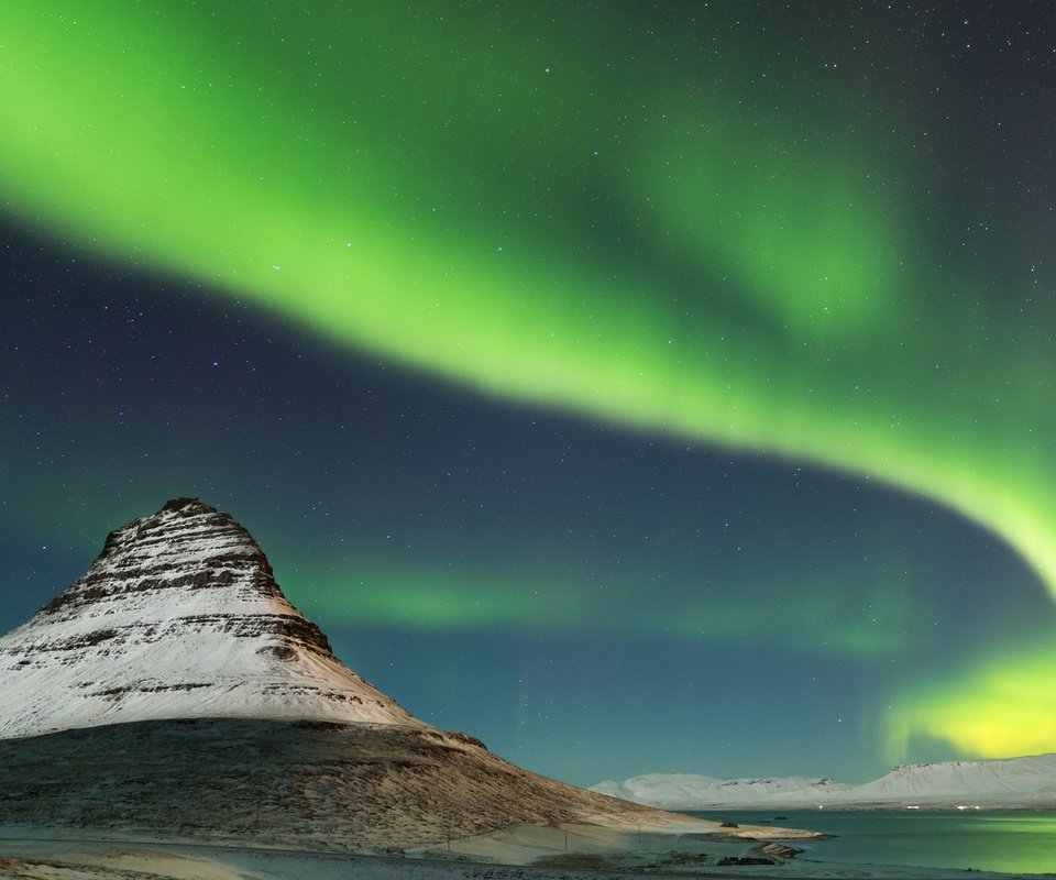 Обои ночь, снег, гора, исландия, киркьюфетль, night, snow, mountain, iceland, kirkjufell разрешение 1920x1080 Загрузить