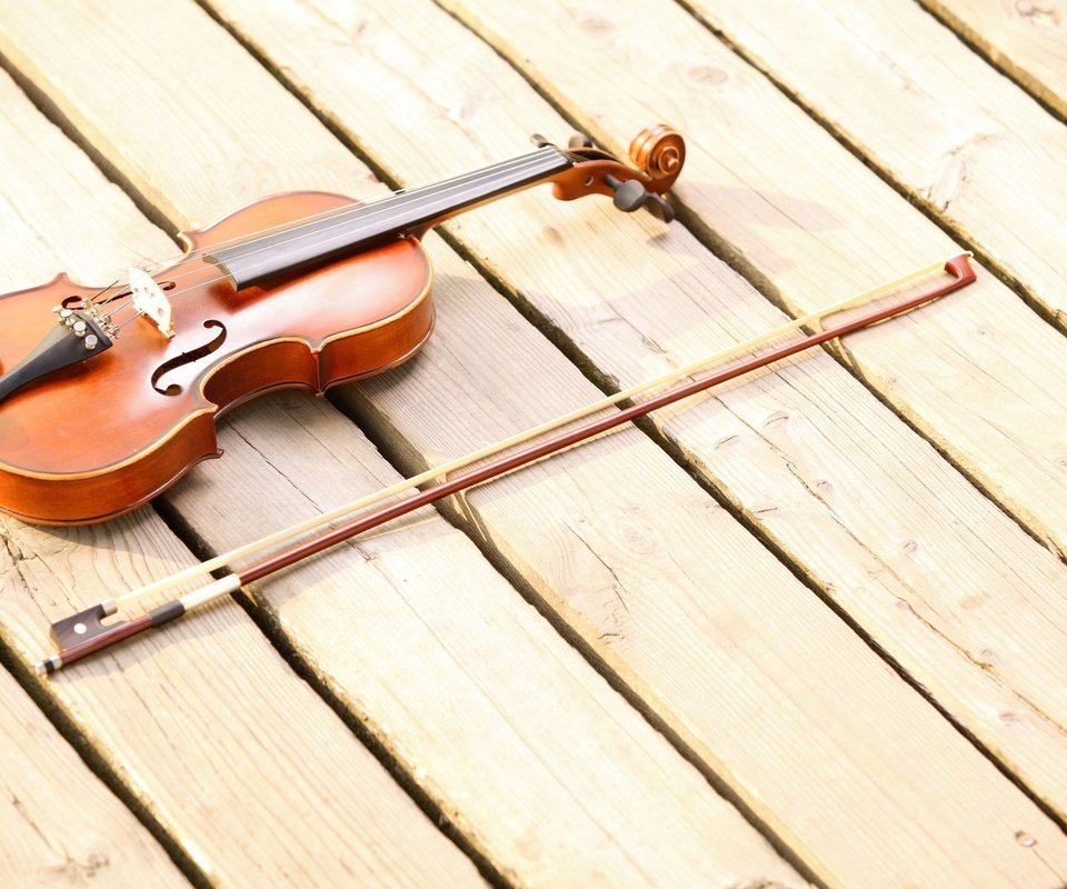 Обои скрипка, музыка, струны, музыкальный инструмент, смычок, violin, music, strings, musical instrument, bow разрешение 2560x1600 Загрузить