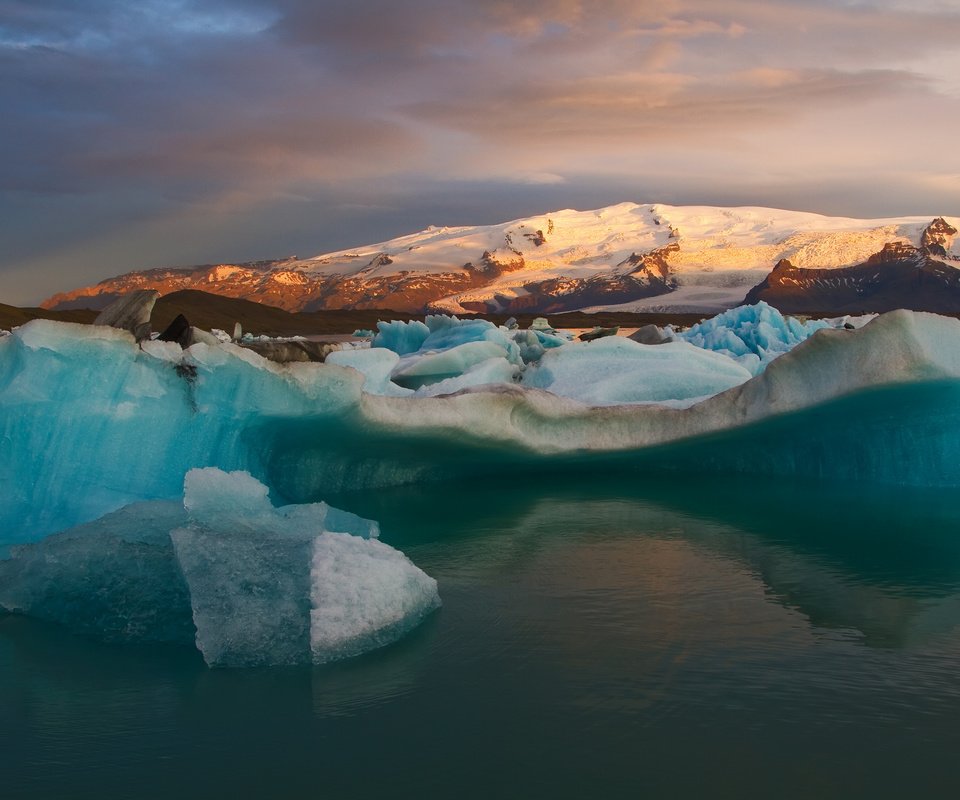 Обои горы, снег, залив, исландия, айсберги, mountains, snow, bay, iceland, icebergs разрешение 2048x1365 Загрузить
