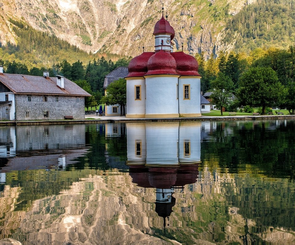 Обои озеро, германия, бавария, st bartholomae, кёнигсзе, церковь святого варфоломея, храм православный, баварии, lake, germany, bayern, königssee, the church of st. bartholomew, the orthodox church, bavaria разрешение 2048x1280 Загрузить