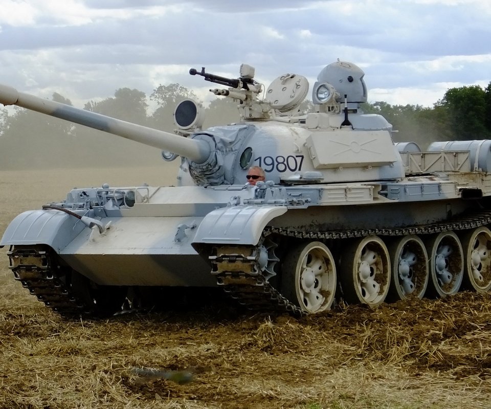 Обои танк, советский, т-55, средний, tank, soviet, t-55, average разрешение 1920x1200 Загрузить