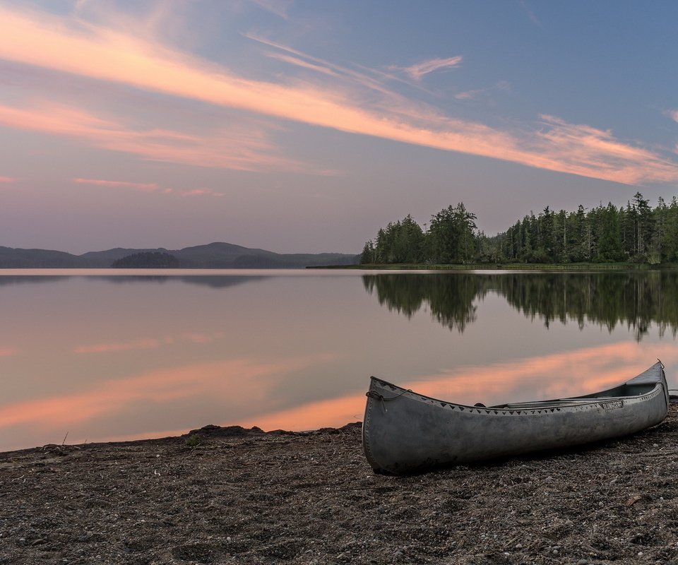 Обои озеро, лес, пляж, рассвет, лодка, lake, forest, beach, dawn, boat разрешение 1920x1200 Загрузить