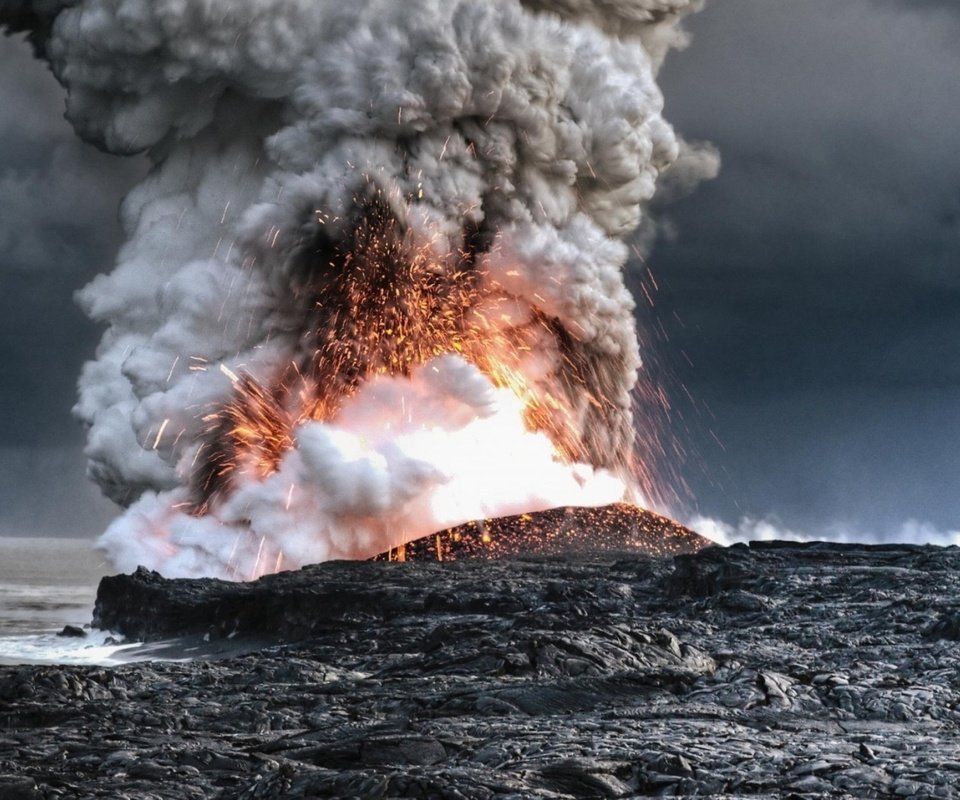 Обои извиржение вулкана, лава и пепел, izverzhenie volcano, lava and ash разрешение 1932x1208 Загрузить