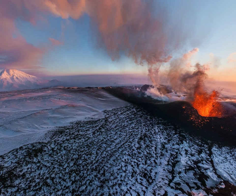 Обои камчатка, извержение, вулкан, плоский толбачик, kamchatka, the eruption, the volcano, flat tolbachik разрешение 1920x1080 Загрузить