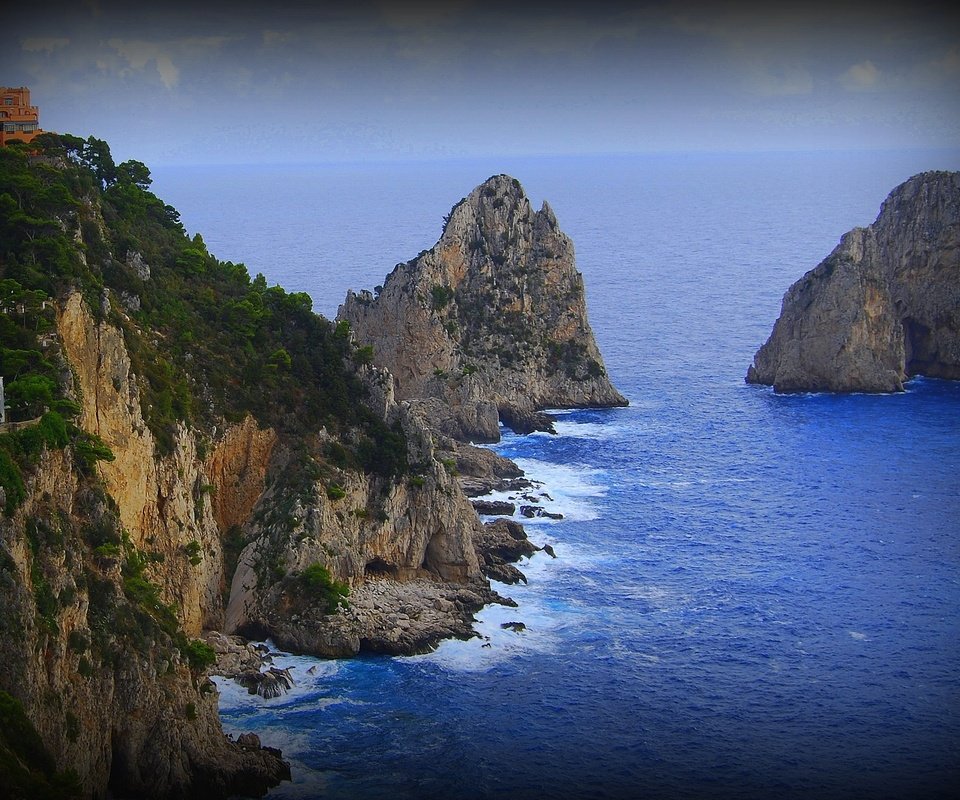 Обои скалы, пейзаж, море, италия, остров капри, rocks, landscape, sea, italy, the island of capri разрешение 2475x1650 Загрузить