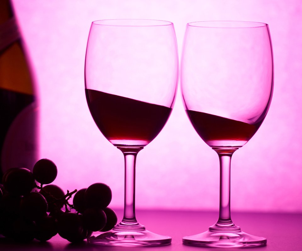 Обои фон, виноград, вино, бутылка, бокалы, background, grapes, wine, bottle, glasses разрешение 4059x2828 Загрузить