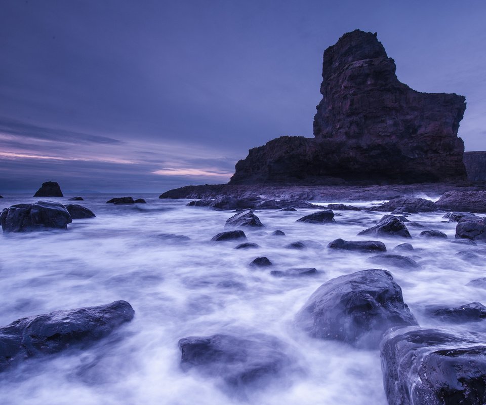 Обои скалы, камни, берег, великобритания, залив, шотландия, rocks, stones, shore, uk, bay, scotland разрешение 2048x1223 Загрузить