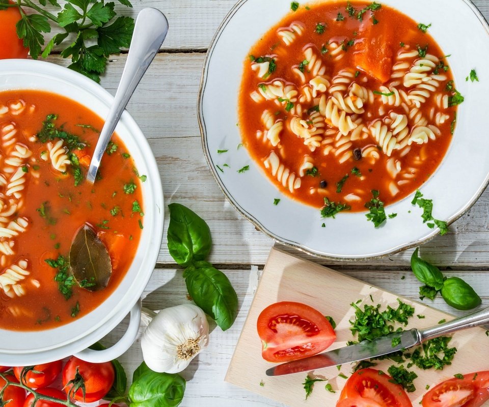 Обои помидоры, чеснок, суп, макароны, лапша, томатный суп, tomatoes, garlic, soup, pasta, noodles, tomato soup разрешение 2560x1790 Загрузить