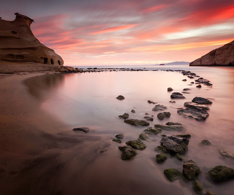 Обои небо, отлив, облака, скалы, природа, камни, море, побережье, бухта, the sky, tide, clouds, rocks, nature, stones, sea, coast, bay разрешение 1920x1200 Загрузить