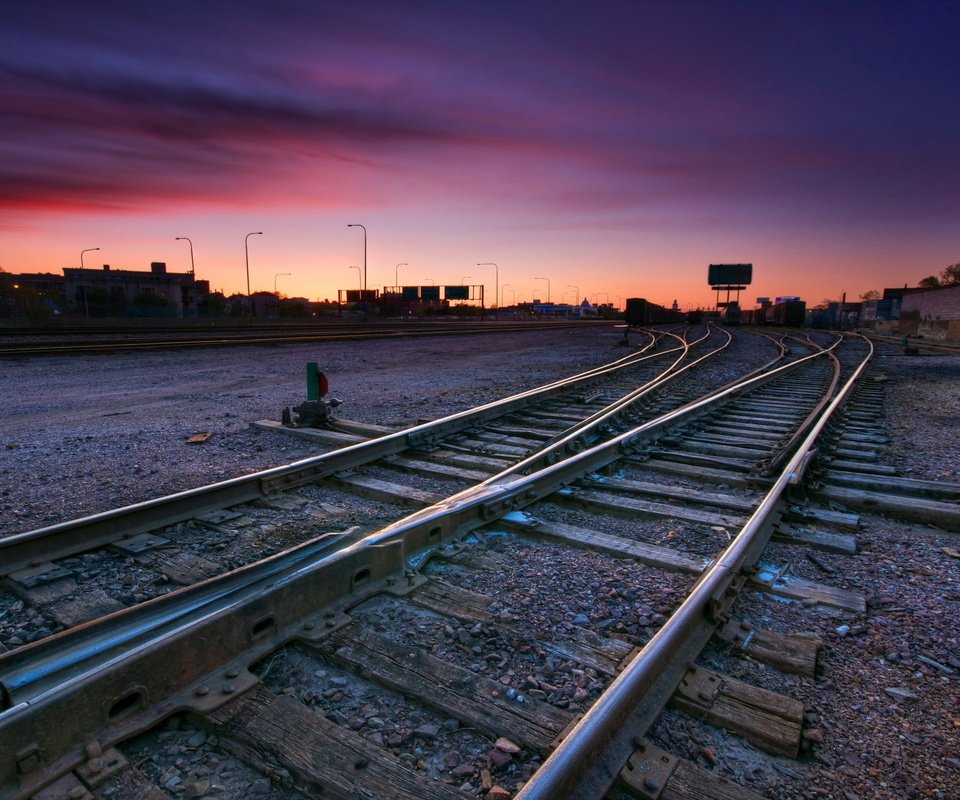 Обои железная дорога, рельсы, закат, город, railroad, rails, sunset, the city разрешение 2560x1600 Загрузить