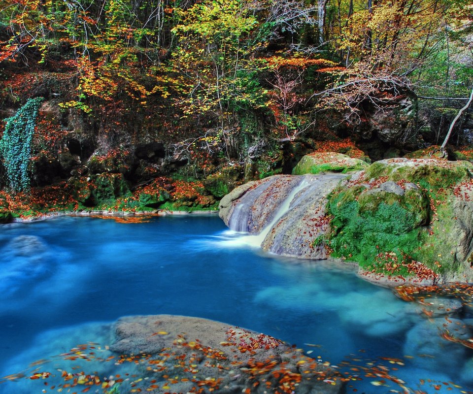 Обои скалы, водопад, осень, испания, каскад, rocks, waterfall, autumn, spain, cascade разрешение 2294x1536 Загрузить