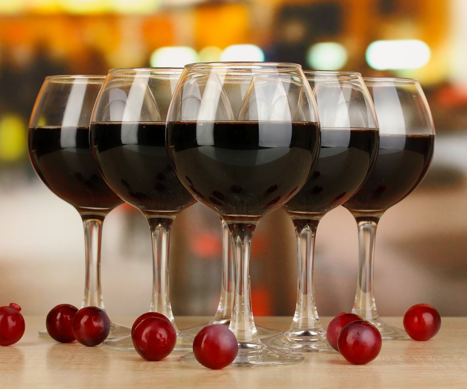 Обои ягоды, красное, вино.бокалы, berries, red, wine.glasses разрешение 2306x1604 Загрузить
