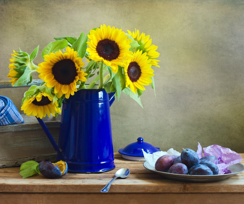 Обои подсолнух, кувшин, полотенце, натюрморт, слива, sunflower, pitcher, towel, still life, drain разрешение 5184x3456 Загрузить