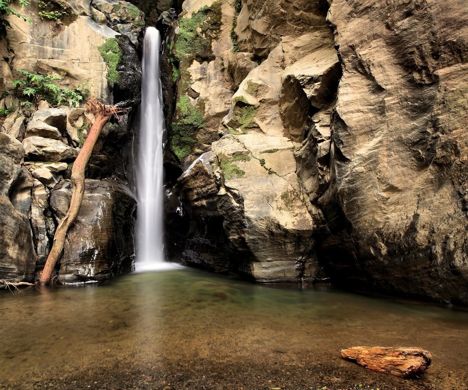 Обои озеро, скалы, водопад, lake, rocks, waterfall разрешение 1920x1200 Загрузить