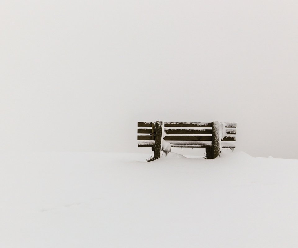 Обои снег, зима, скамья, метель, сугроб, snow, winter, bench, blizzard, the snow разрешение 2560x1600 Загрузить