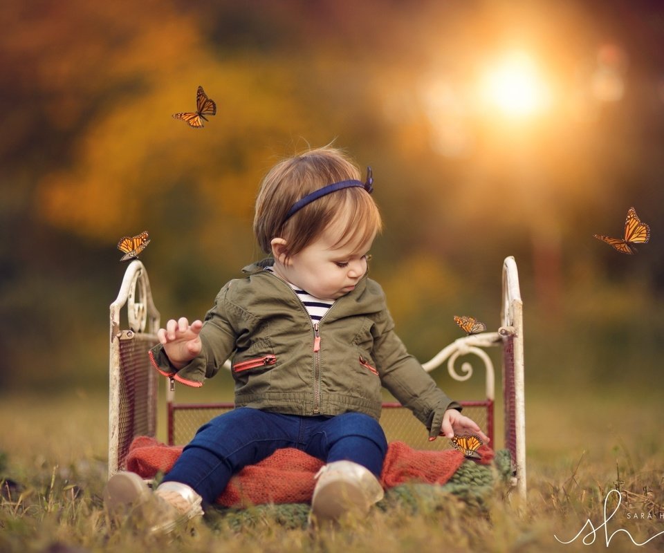 Обои природа, девочка, ребенок, бабочки, кроватка, nature, girl, child, butterfly, cot разрешение 2048x1365 Загрузить